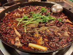 -鸿顺老铁锅美蛙鱼府(解放碑店)
