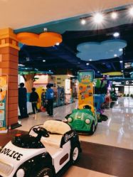 -纽西卡汽车小镇(大悦城店)