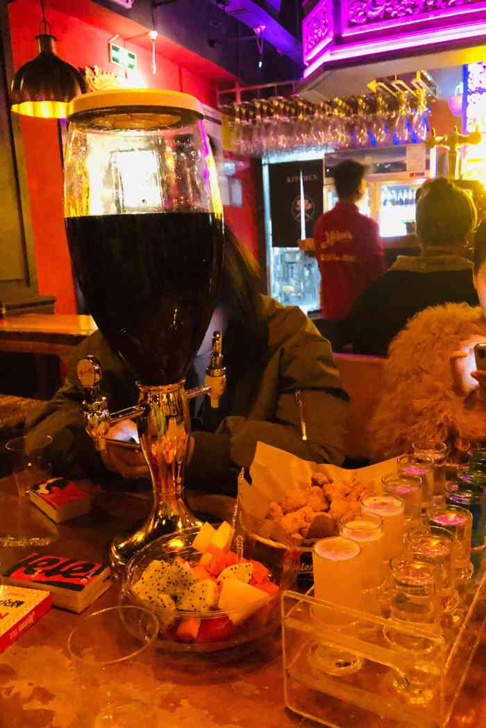 helens海伦司(成都339店)-"和小姐妹团购的券,酒很多,喝不完,本来套.