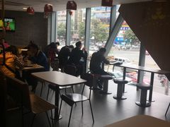 靠窗位-麦当劳(中山大道中店)