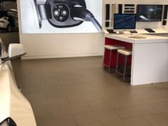 -TESLA 特斯拉(上海太古汇体验店)