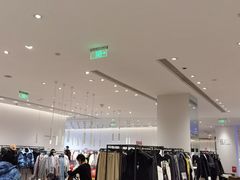 -URBAN REVIVO(西安Momopark店)