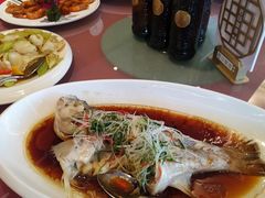 -大中华希尔顿酒店-念自助餐·嗨啤·小龙虾