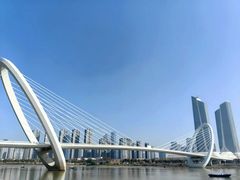 -南京眼步行桥