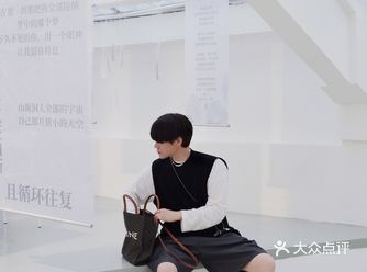 学不会游泳的你 在这世界拼命奔跑 聚光灯下