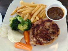 -Green Tree Rest. & Pub