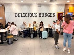 -麦当劳(上海虹桥站30B检票口楼上)