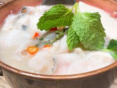 酸汤嫩鱼片-小大董·烤鸭(凤凰汇店)