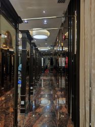 点击看大图 -八佰伴8008星级形象店
