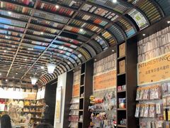 -钟书阁(松江泰晤士小镇店)