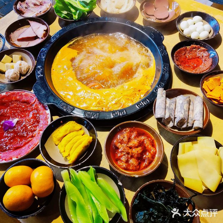 亲民的市井火锅，免费吃食就快饱了❗️
