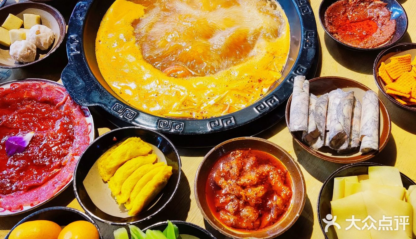 亲民的市井火锅，免费吃食就快饱了❗️