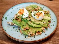 牛油果煮蛋吐司-RAC BAR(安福路店)