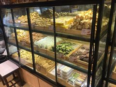 面包甜点陈列柜-宏发红西饼屋(天津路店)