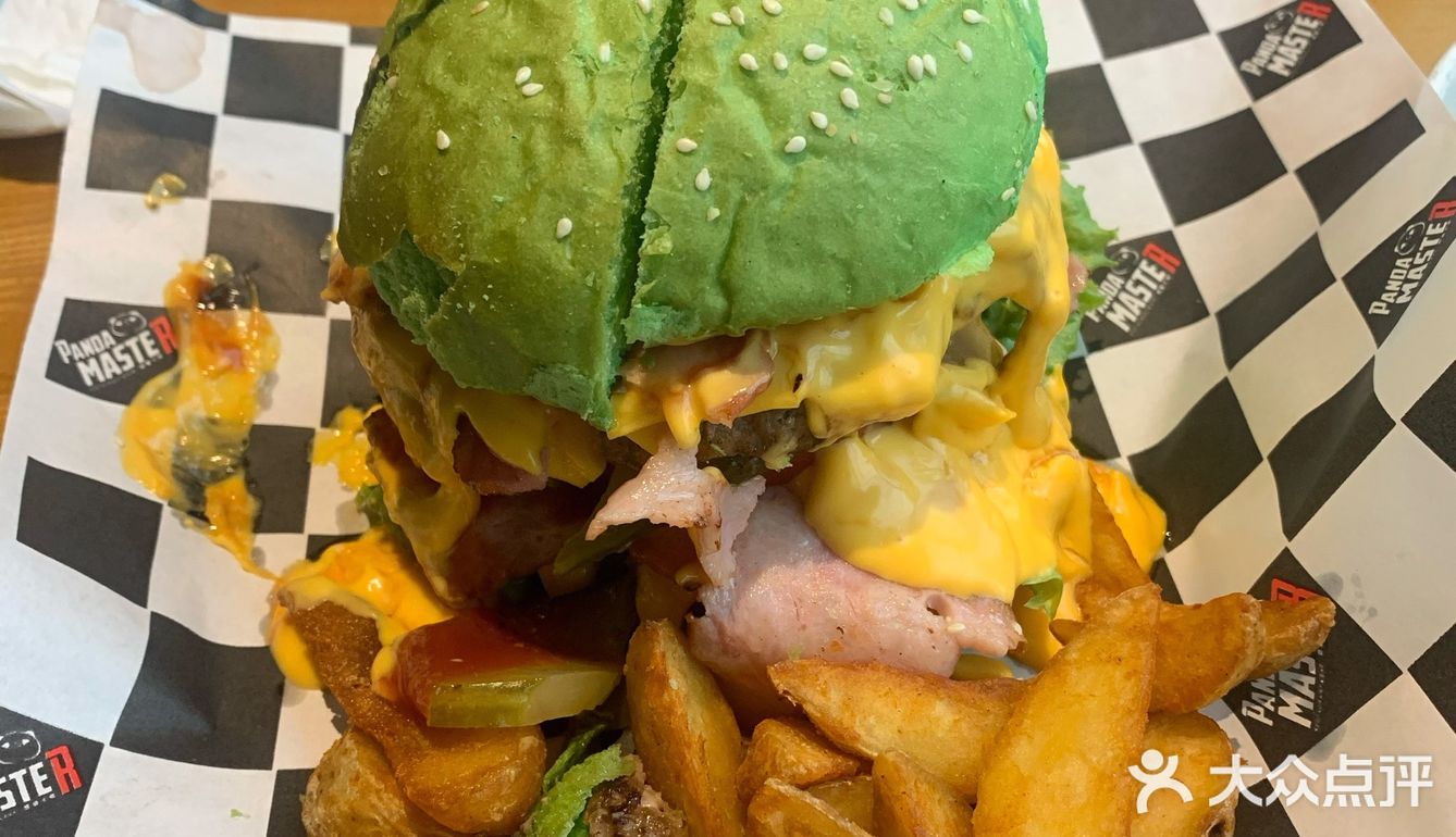 「绿巨人汉堡」分量足口味优