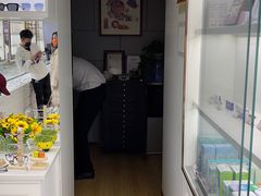 -翰佐蔡司小乐圆·依视路星趣控·暴龙眼镜折扣店