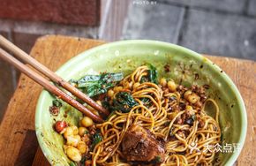 Spicy Broad Noodles with Pea and Meat Sauce
