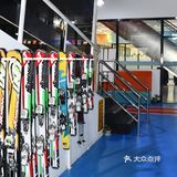小小年纪，能力非凡，点赞滑雪少年
