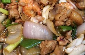 Charcoal-Grilled Seafood Chicken Pot