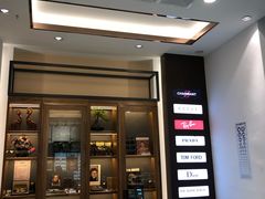 大厅-回瑞眼镜·蔡司·依视路官方授权店(广益路万达店)