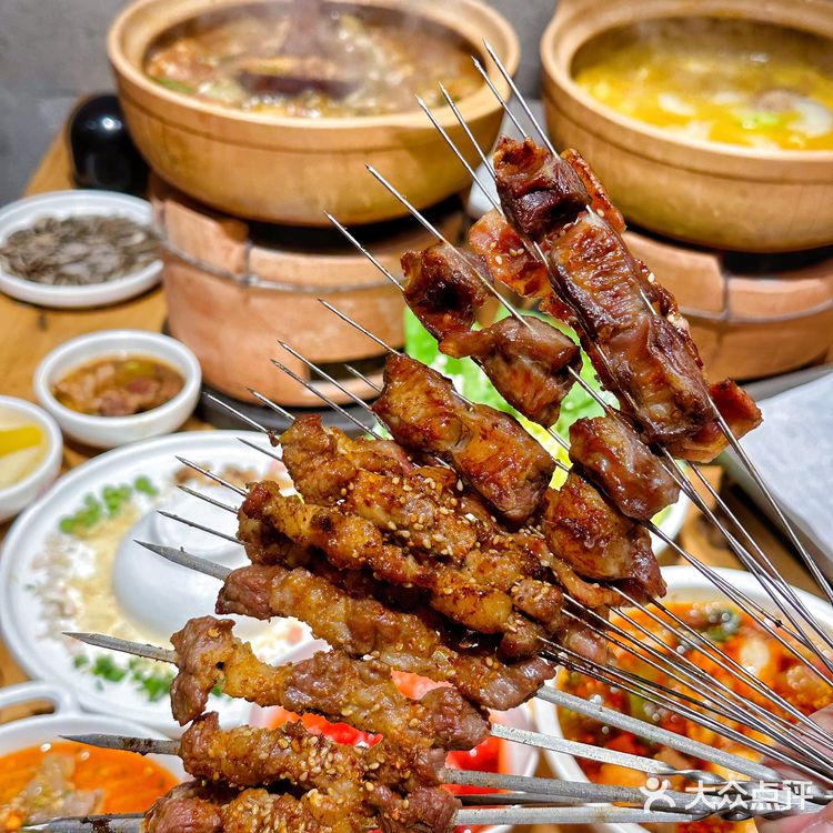 小伙伴说，在杭州吃港式打边炉，只去林记，老好吃了