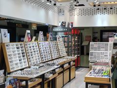 -美式眼镜·授权蔡司.依视路.尼康.豪雅.明月(人民广场店)