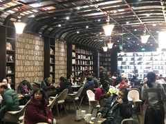 -钟书阁(松江泰晤士小镇店)