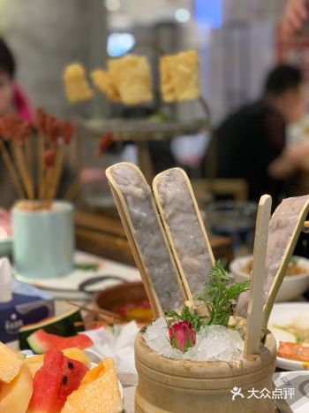 这本是双人餐 三个大人一个娃 又了几样菜 说实话