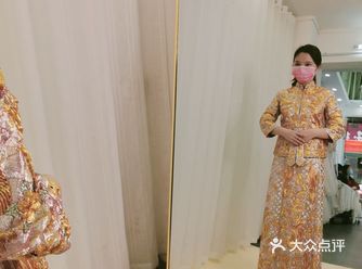 试了几家店,最后还是订了她家的裙褂,价格不是最优惠的