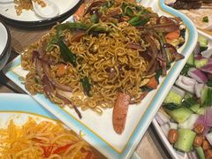 炒方便面-街角等你.大连海鲜烧烤.经典铁板海鲜串(西安路店)