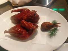 脆皮乳鸽-新荣记(BFC外滩金融中心店)