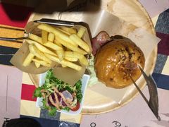 牛肉蘑菇起司汉堡-遇见西木美式餐厅(体育路店)