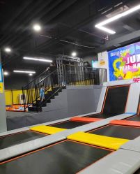 -蹦贝运动中心·蹦床·攀岩·闯关(龙岗店)