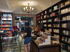 -钟书阁(松江泰晤士小镇店)