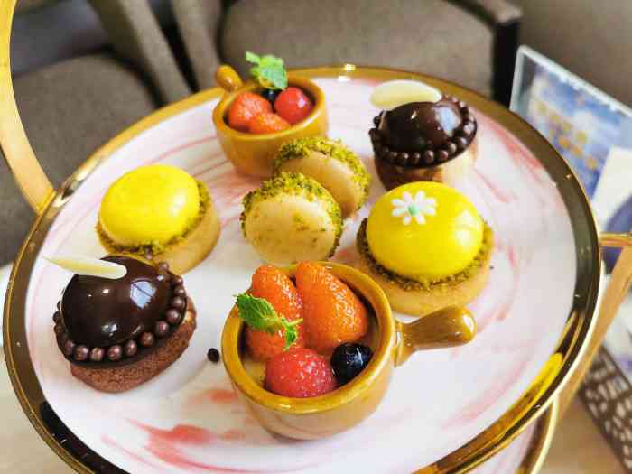 上海大厦大堂吧-"和闺蜜去喝的下午茶,英式的三层那种味道很.