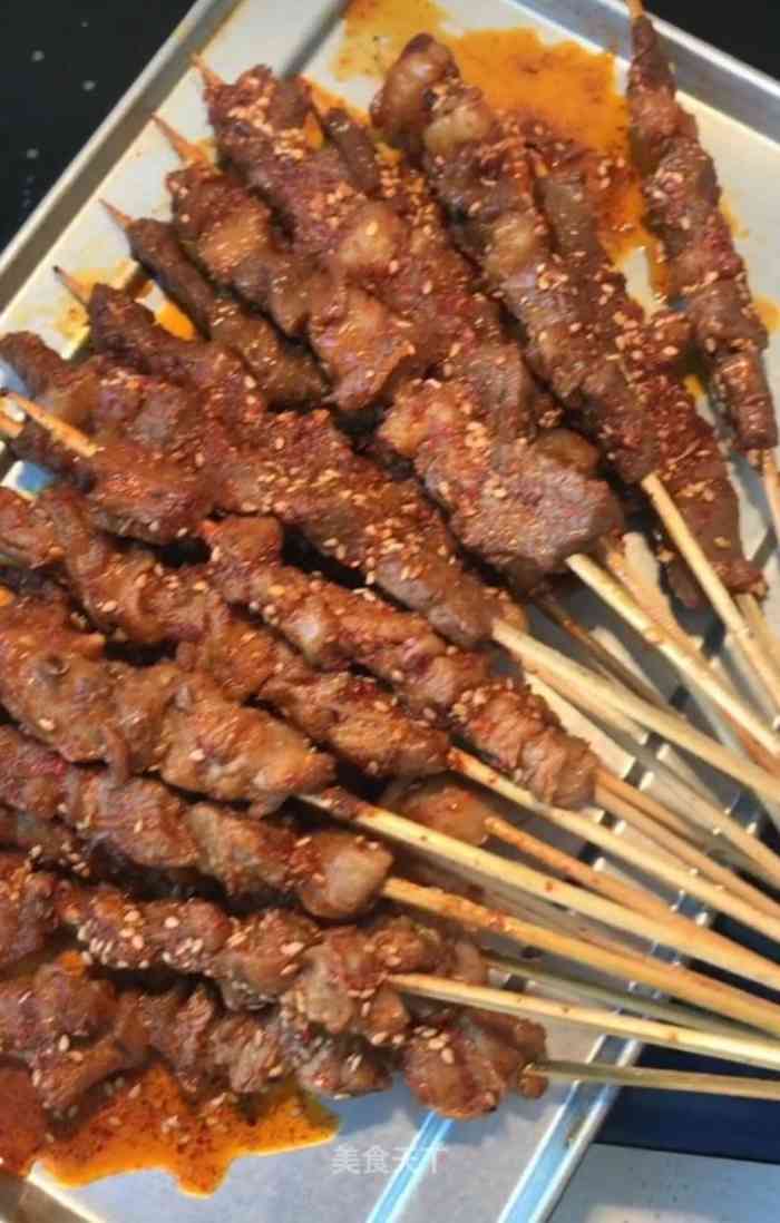 阿龙烤串-"今天跟新认识的一个哥们一起来撸了个串,在.