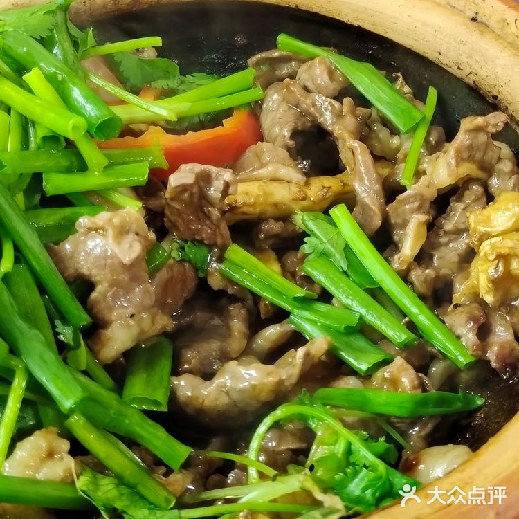 抵食夹大件的煲仔菜～秋哥美食