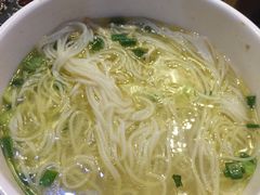 鸡汤银丝面-二孃鸡爪爪(东郊记忆店)
