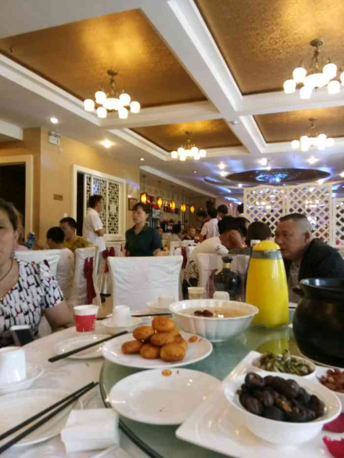 鸿福家宴-"味道一般,推荐清蒸黔鱼.服务比较周到."-大众点评移动版