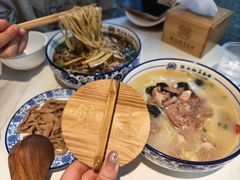 -镇南锅盖面馆(解放路店)