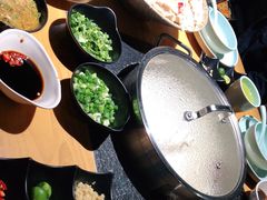 -洪氏嗨捞·广东猪肚鸡·椰子鸡火锅(西咸万象城店)
