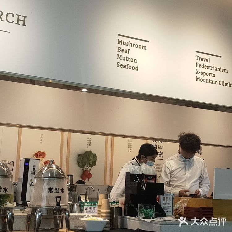 你肯定猜不出这个是什么店。刚开始我也不知道是个啥店
