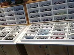 -MiRi眼镜连锁·蔡司·尼康控优点合作店(莘庄店)