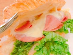 火腿芝士杏仁牛角三明治-Blueglass酸奶(财富购物中心店)