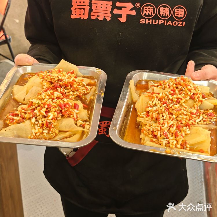 春天吃串串的仪式感！把整片油菜花田涮进红汤里