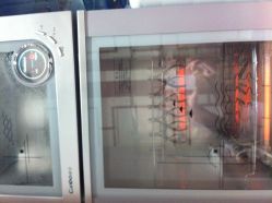 点击看大图 消毒第一,工具采用专用高温消毒柜-卡玛专业美甲沙龙