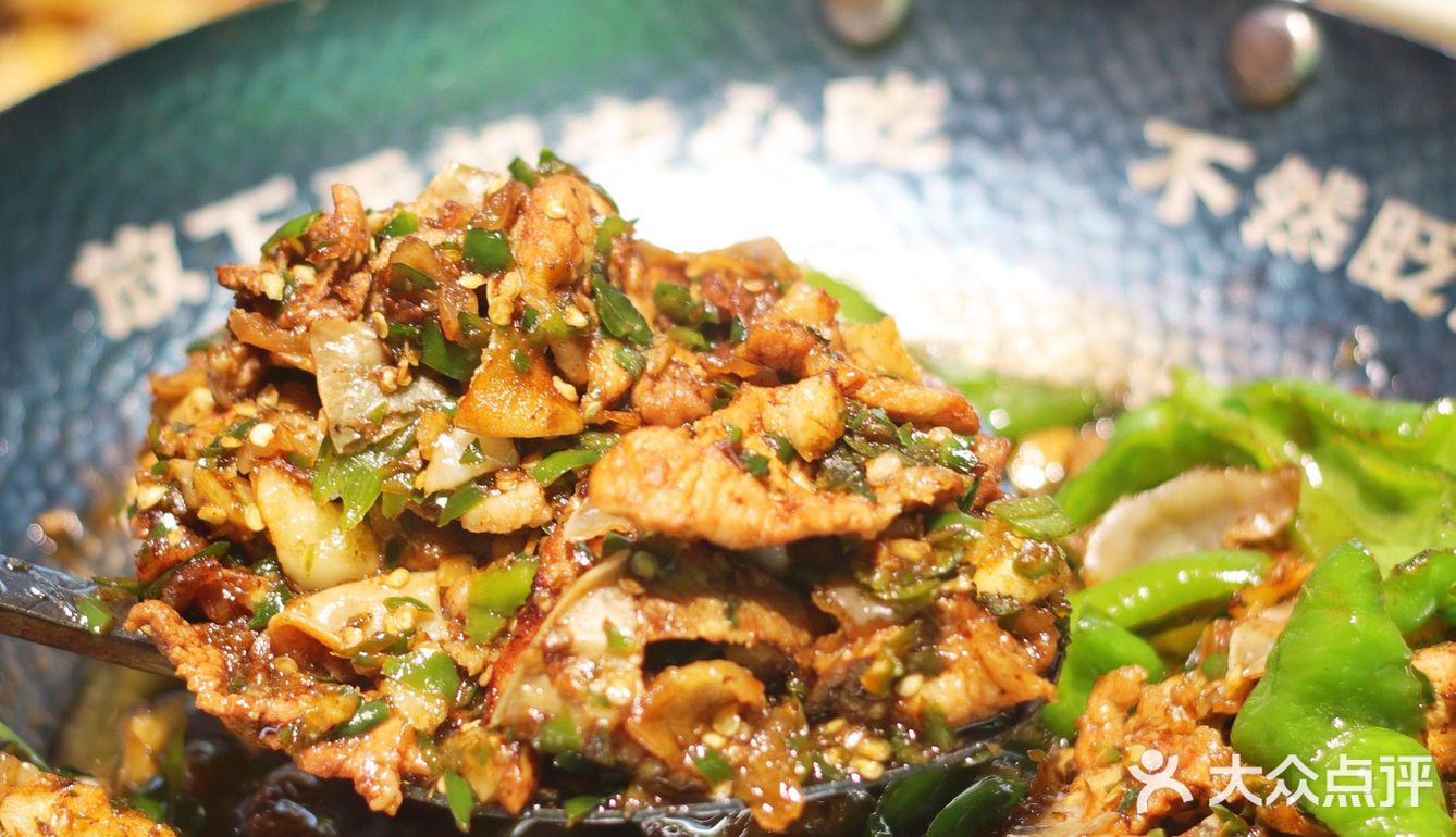 辣椒炒肉吃不烦，就是有点费米饭