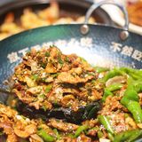 辣椒炒肉吃不烦，就是有点费米饭