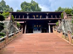 -峨眉山报国寺