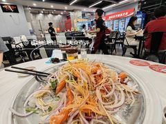 中式鱼生捞起三文鱼腩-渔文乐·海鲜大排档(壹品总店)